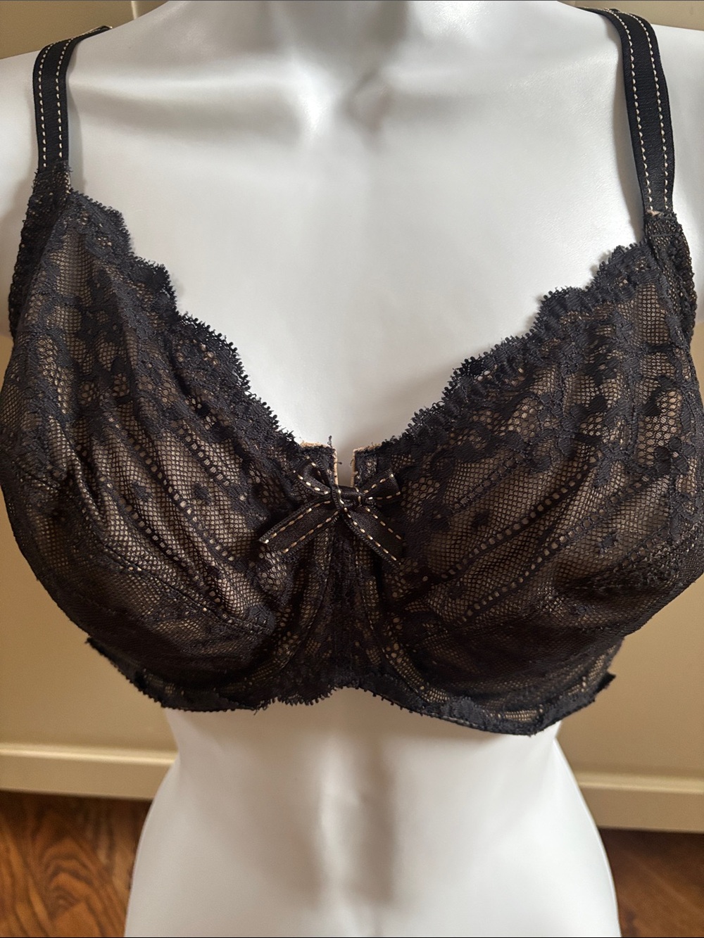Chantelle Women’s Black Lace underwire Bra
